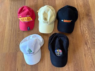 Lotto di abbigliamento, cappelli e borse