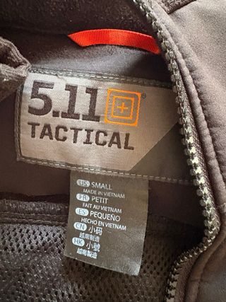 Lotto di abbigliamento, cappelli e borse