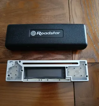 CARÁTULA COCHE ROADSTAR CD-302MP