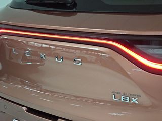 Lexus LBX 1.5 136cv HEV Elegant+