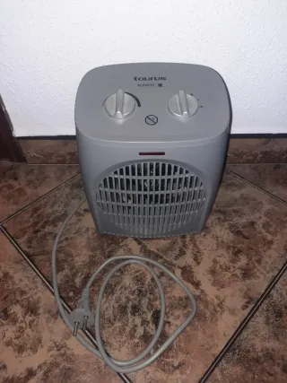 Calefactor eléctrico Taurus color gris