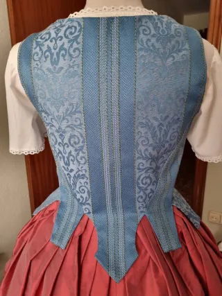 Justillo/Coteta, abbigliamento tradizionale