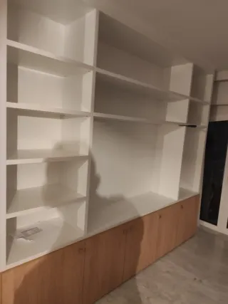 Se realizan trabajos de carpintería y fontanería