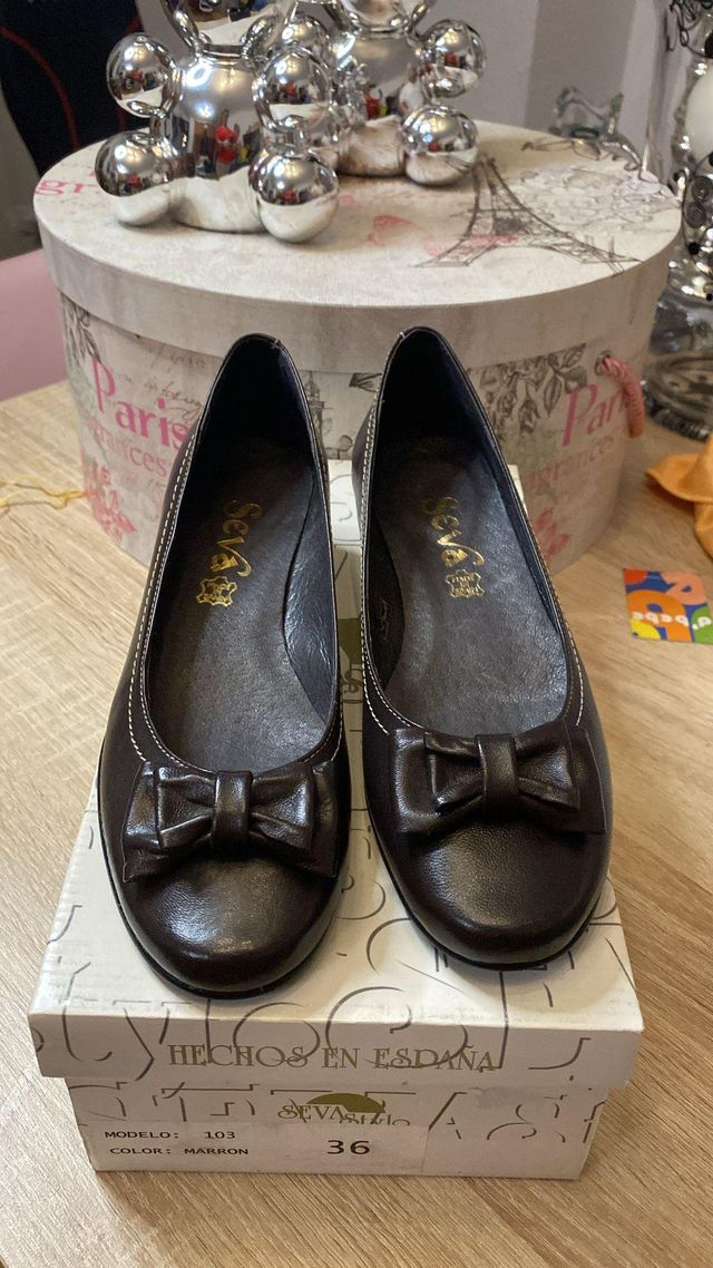 zapatos con Elegancia,estilo y comodidad para niña