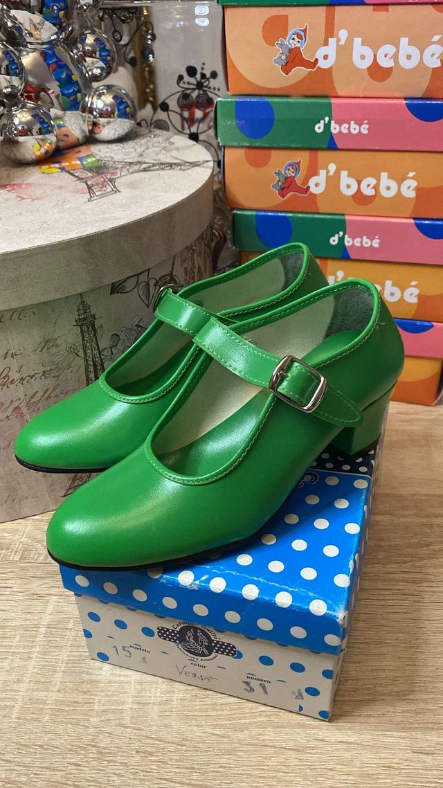 zapatos con Elegancia,estilo y comodidad para niña