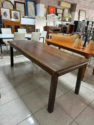 Mesa de comedor de madera
