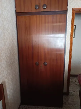 Cama abatible antigua de madera