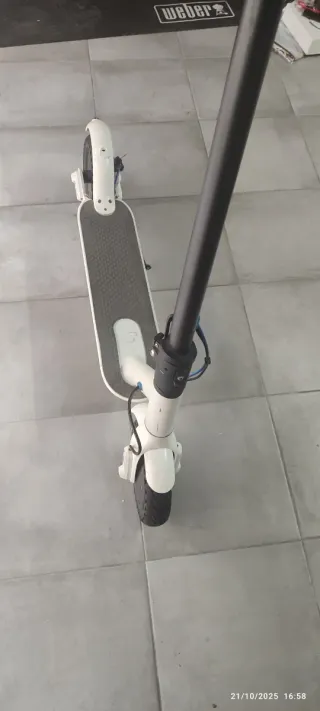 Monopatín Eléctrico Blanco