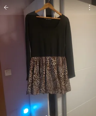 Vestido negro con estampado animal