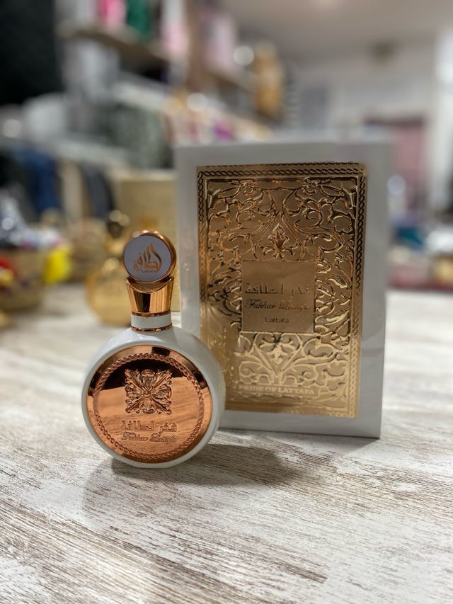 Perfume Lattafa Fakhar Al Oud Blanco Dorado