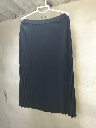 Falda plisada negra milano Xl Sin usar.ver fotos 