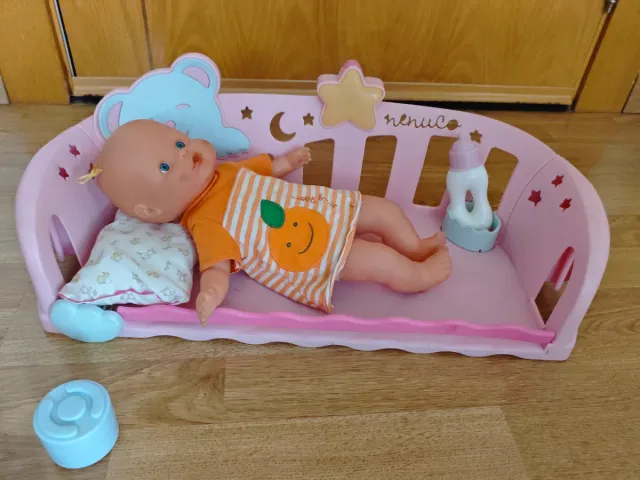 Cuna Nenuco con accesorios (muñeco no incluido)