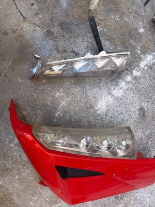 Tapa lateral con intermitente Peugeot Speedfight 4