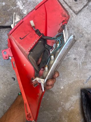 Tapa lateral con intermitente Peugeot Speedfight 4