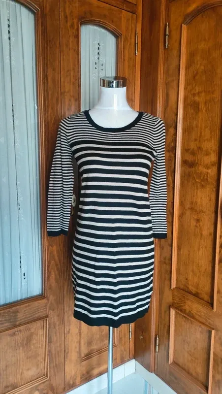 Vestido de rayas beige y negro