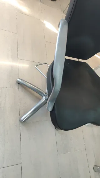 Silla de peluquería negra