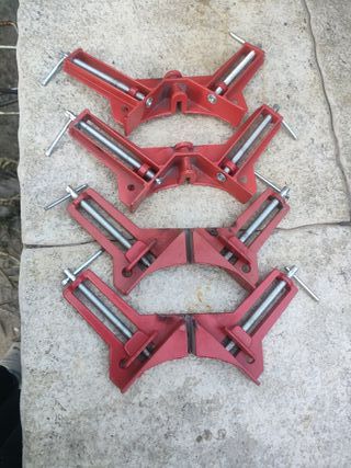 4 Abrazaderas de esquina rojas