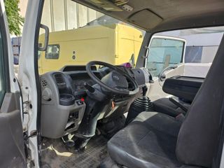 Nissan Cabstar 2012