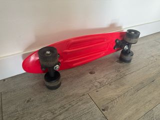 Patinete rojo para niños
