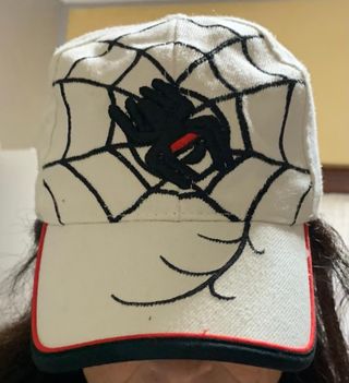 Cappellino bianco modello baseball con ragnatela 