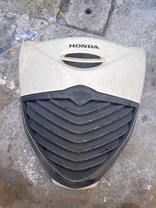 Tapa frontal rejilla Honda SH 125 (2006)