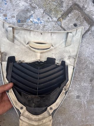 Tapa frontal rejilla Honda SH 125 (2006)