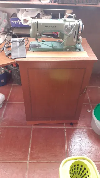 Máquina de coser Refrey profesional