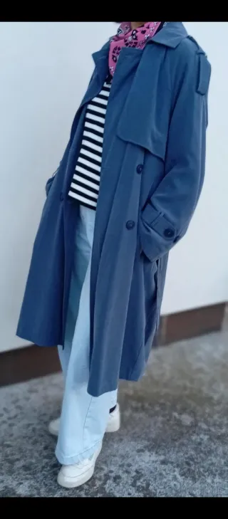 Gabardina azul Zara