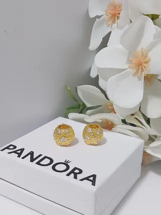 Charm Pandora Dorado con Circonitas
