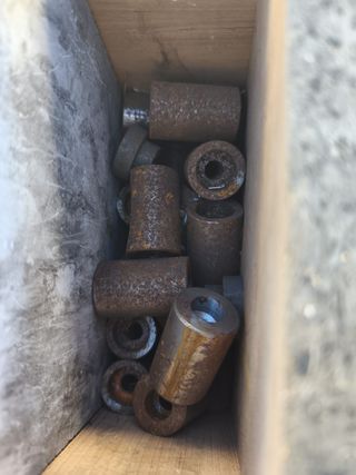 Porta cuchillas y insertos metálicos