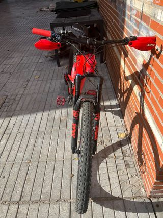 Bicicleta eléctrica BH Montaña Roja 