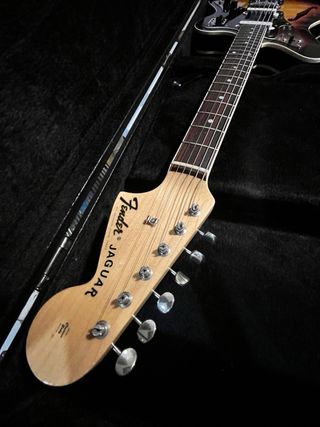 Fender Jaguar Thinline LTD Edition Japan. 200 unid