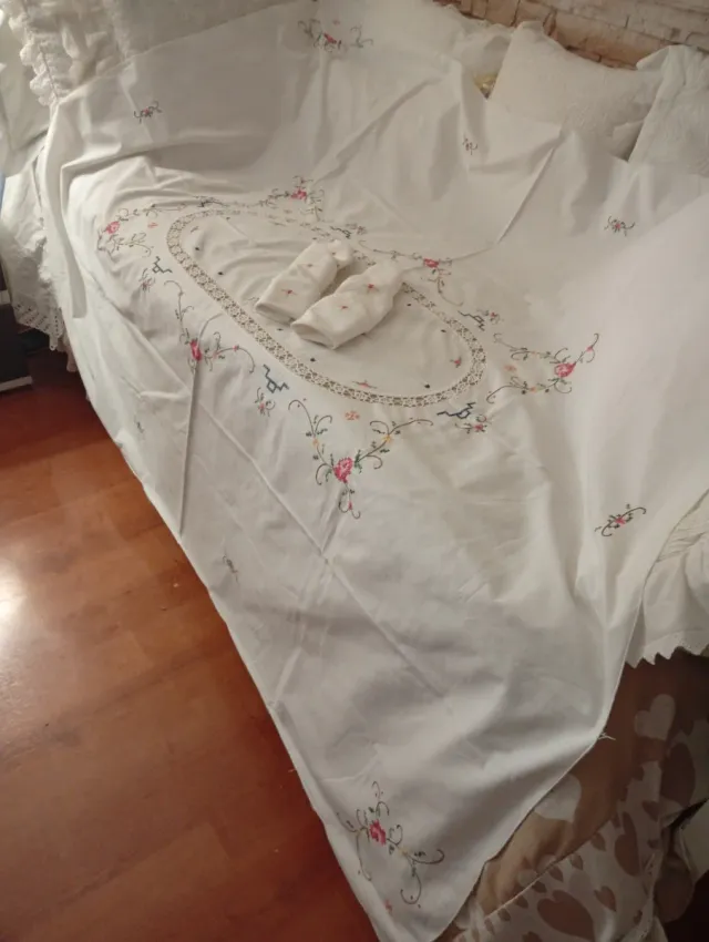 Toalha de mesa bordada com medidas interdoses 160/130