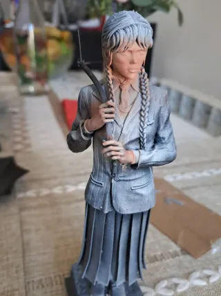 Disputa Figura Miércoles Addams