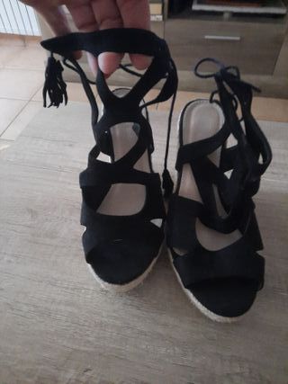 Sandalias esparto cuña negras