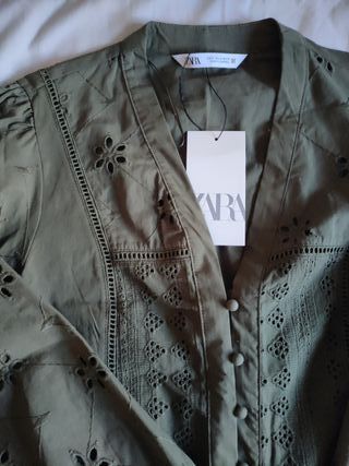 Camisa Zara bordada verde militar Talla S