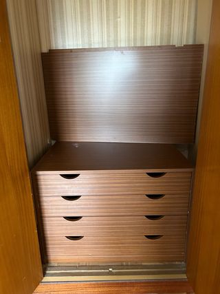 Cajonera de madera marrón
