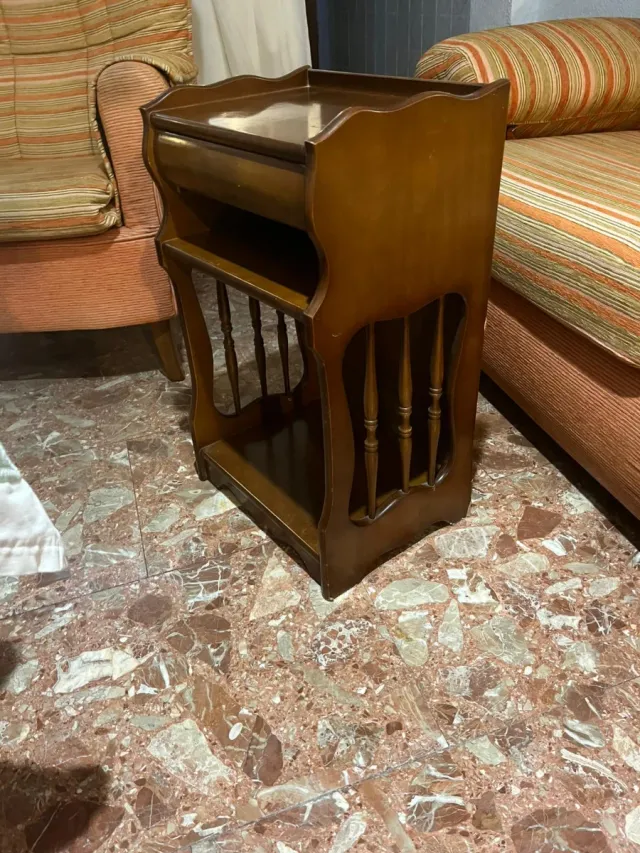 Mesita auxiliar de madera