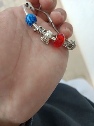 Pulsera Pandora con charms auténtica
