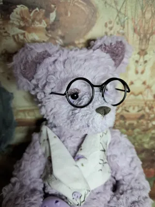 Oso de peluche morado con gafas 18 cm