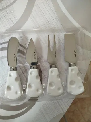 Set 4 coltelli formaggio Tognana