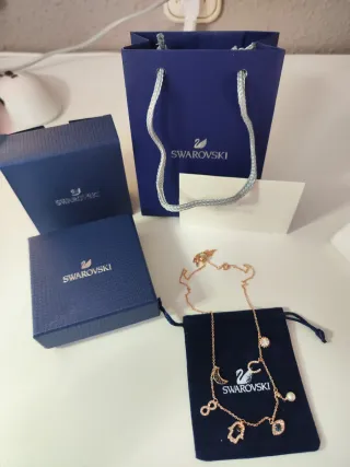 Collar Swarovski Dorado con Dijes