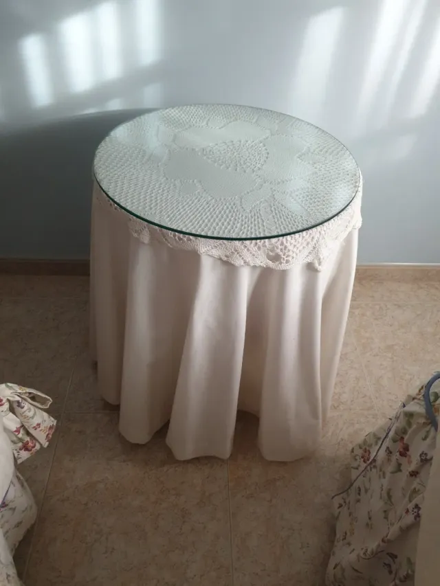 Mesita camilla pequeña con cristal