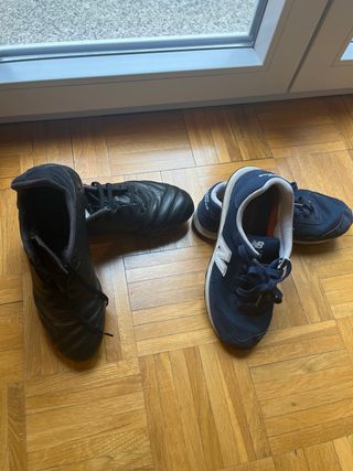 Botas de fútbol T-40 y zapatillas New Balance T-38