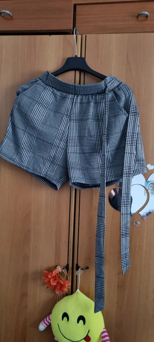 Pantaloncini a quadri con cintura