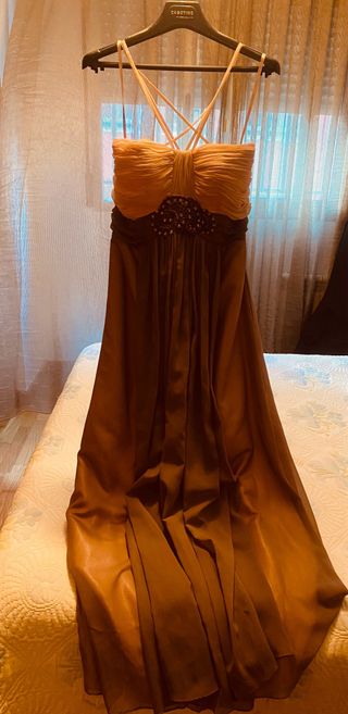 Vestido de fiesta marrón y dorado