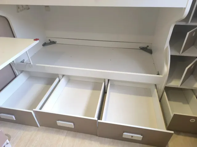 Dormitorio juvenil 2 camas + escritorio y escalera