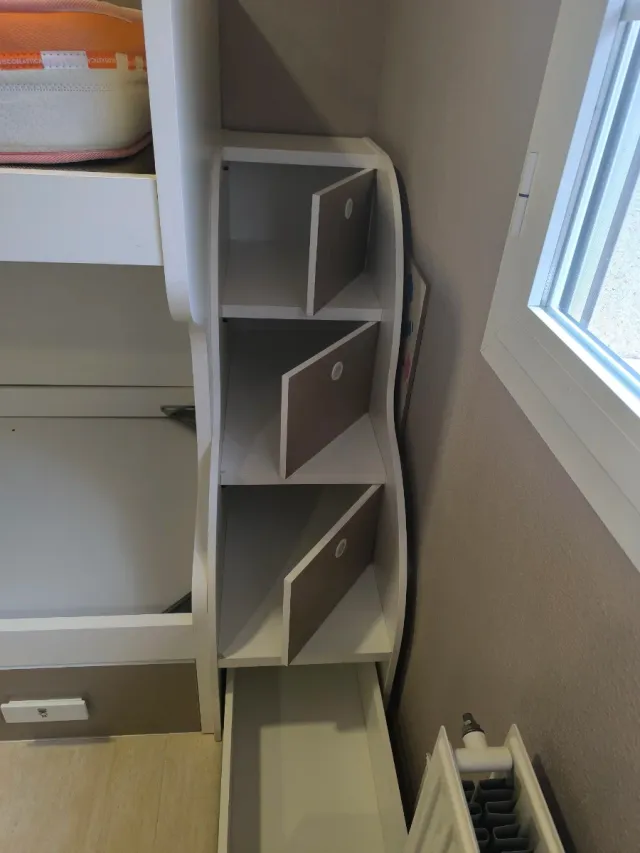 Dormitorio juvenil 2 camas + escritorio y escalera