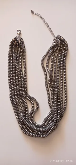 Collar de plata multicapa