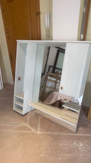 Mueble de baño con espejo y almacenaje 